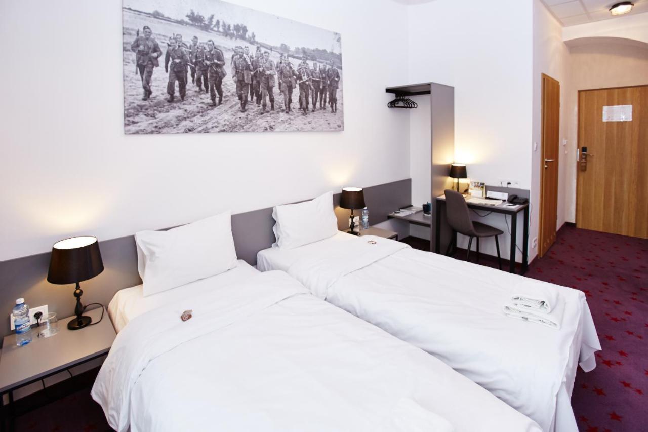 Koszary Arche Hotel Гура-Кальвария Экстерьер фото