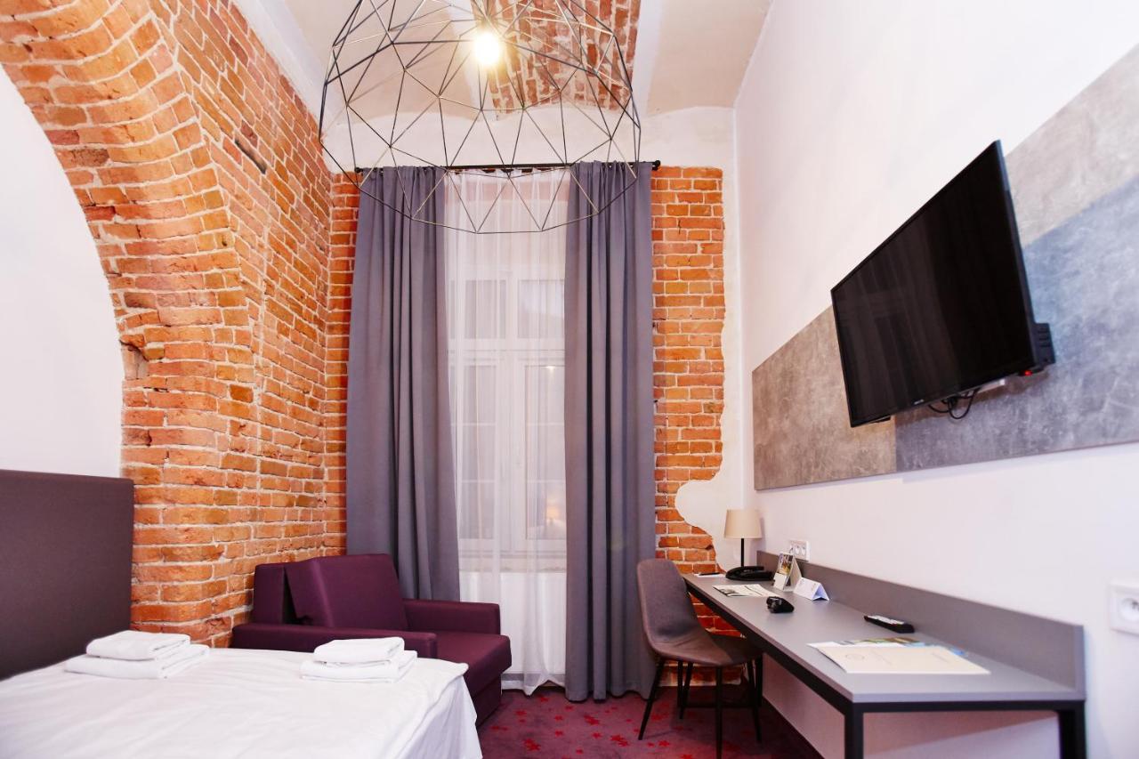 Koszary Arche Hotel Гура-Кальвария Экстерьер фото