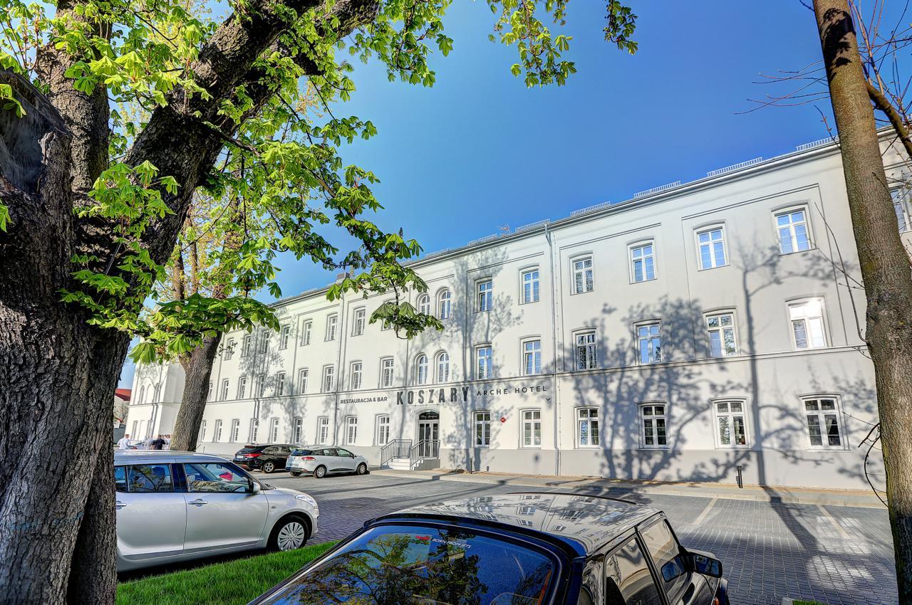 Koszary Arche Hotel Гура-Кальвария Экстерьер фото