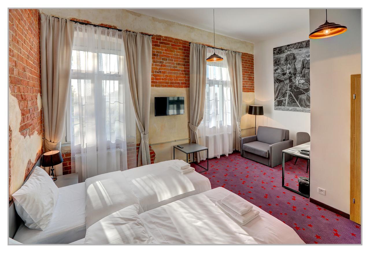 Koszary Arche Hotel Гура-Кальвария Экстерьер фото
