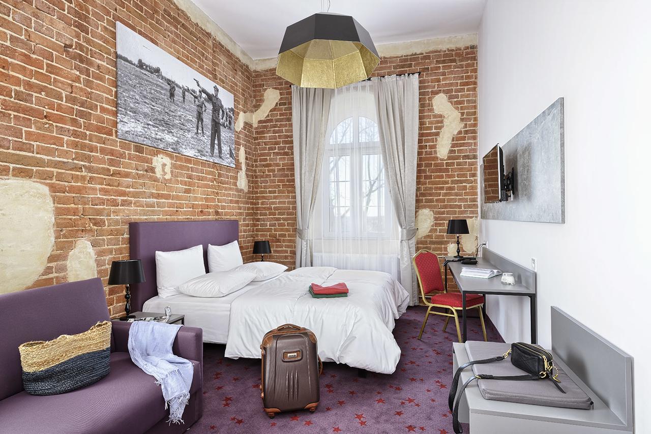 Koszary Arche Hotel Гура-Кальвария Экстерьер фото