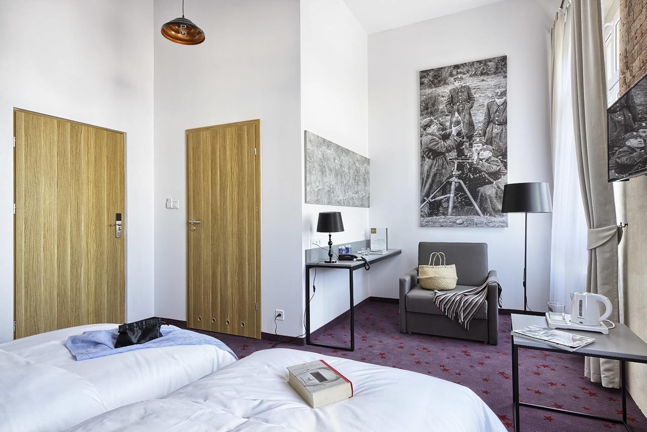 Koszary Arche Hotel Гура-Кальвария Экстерьер фото