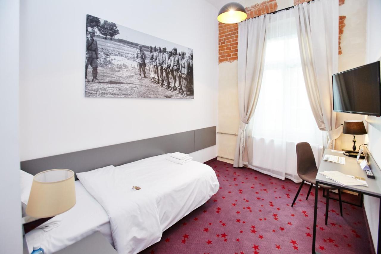 Koszary Arche Hotel Гура-Кальвария Экстерьер фото