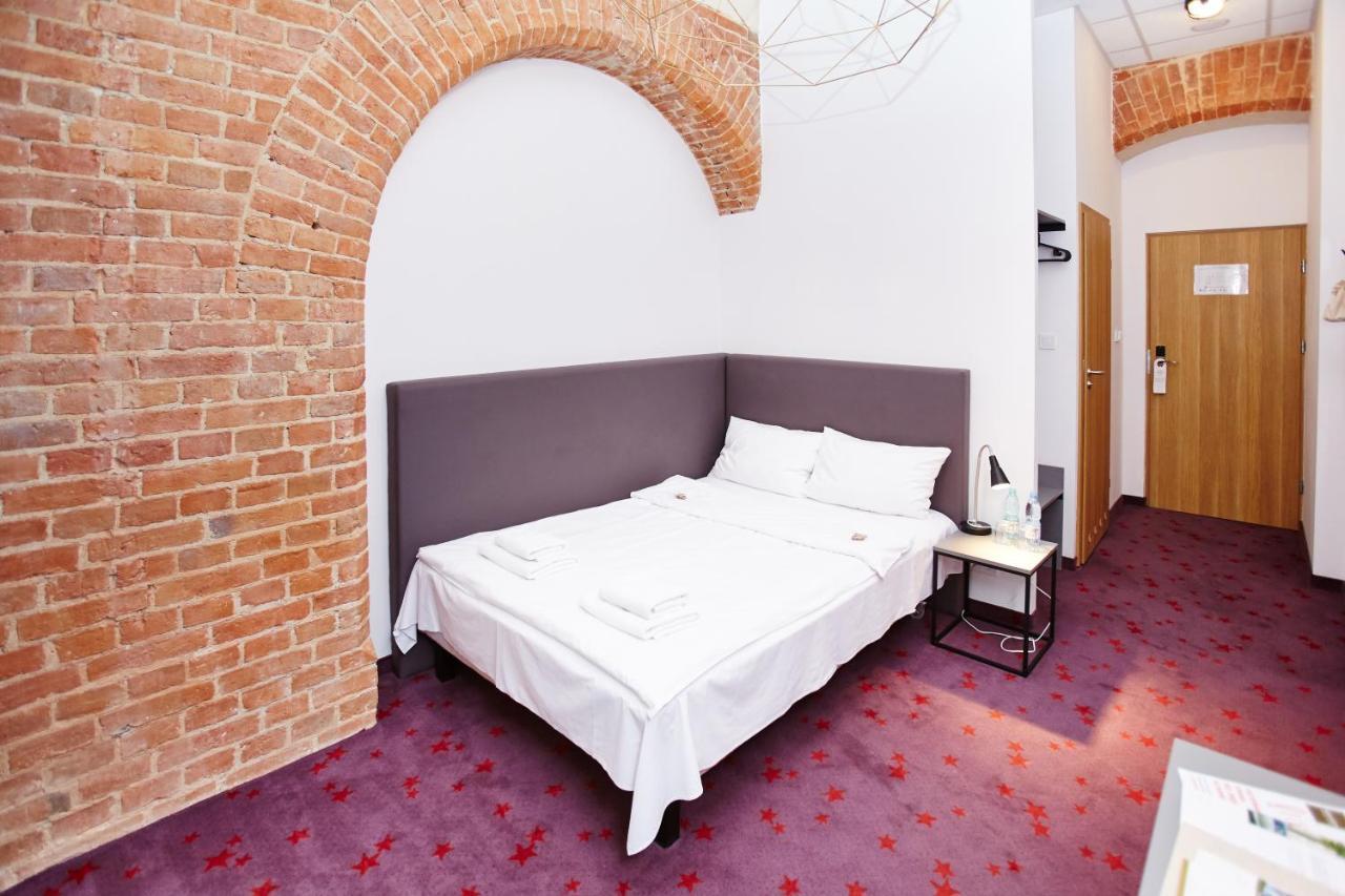 Koszary Arche Hotel Гура-Кальвария Экстерьер фото