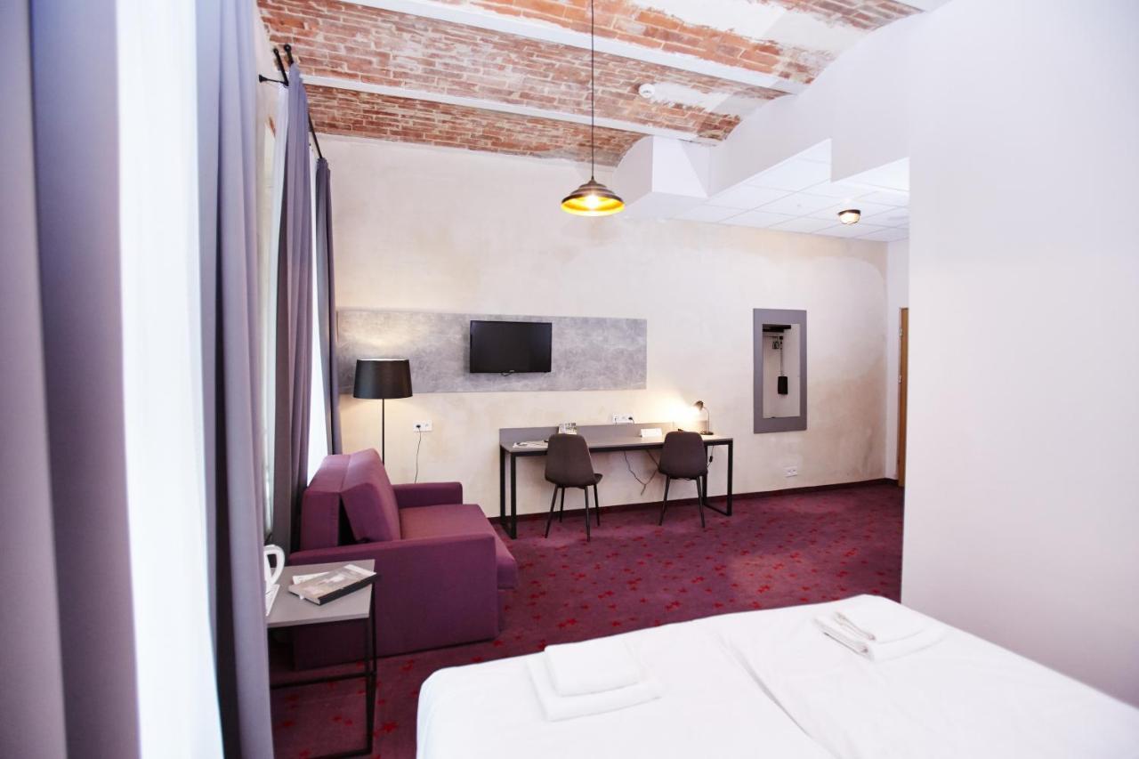 Koszary Arche Hotel Гура-Кальвария Экстерьер фото