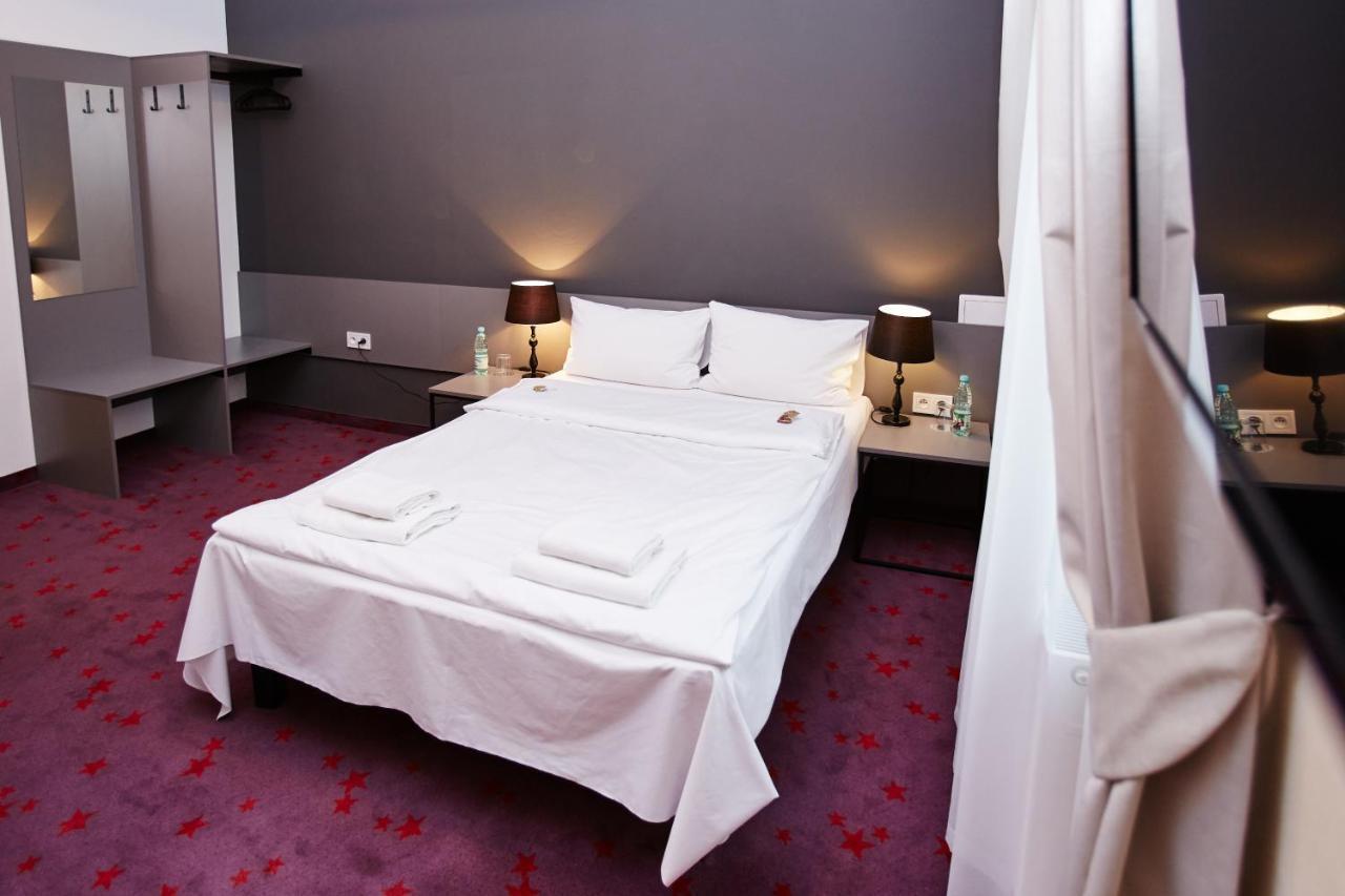 Koszary Arche Hotel Гура-Кальвария Экстерьер фото